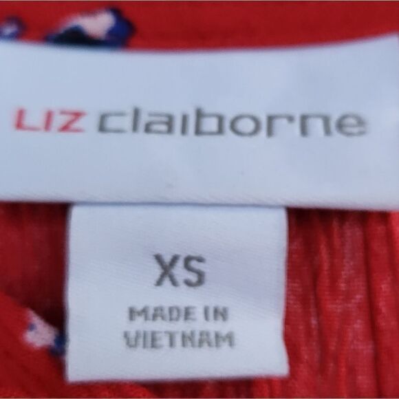 Liz Claiborne size xs summer top in red with blue flowers, patriotic - Picture 3 of 9